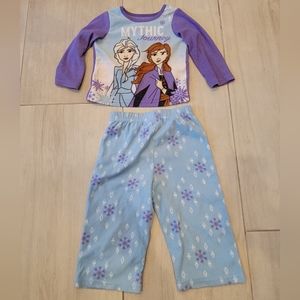 Frozen Pajamas!💜🩵 Size 2T.👑❄️